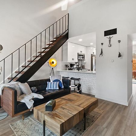 Contemporary Couples Getaway Near Austin Favorites - Loft 21 Apartment Ngoại thất bức ảnh