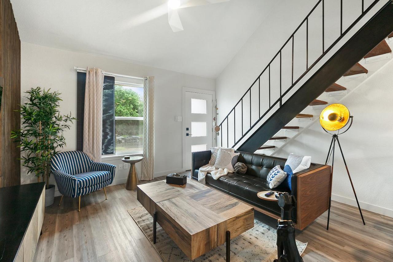 Contemporary Couples Getaway Near Austin Favorites - Loft 21 Apartment Ngoại thất bức ảnh